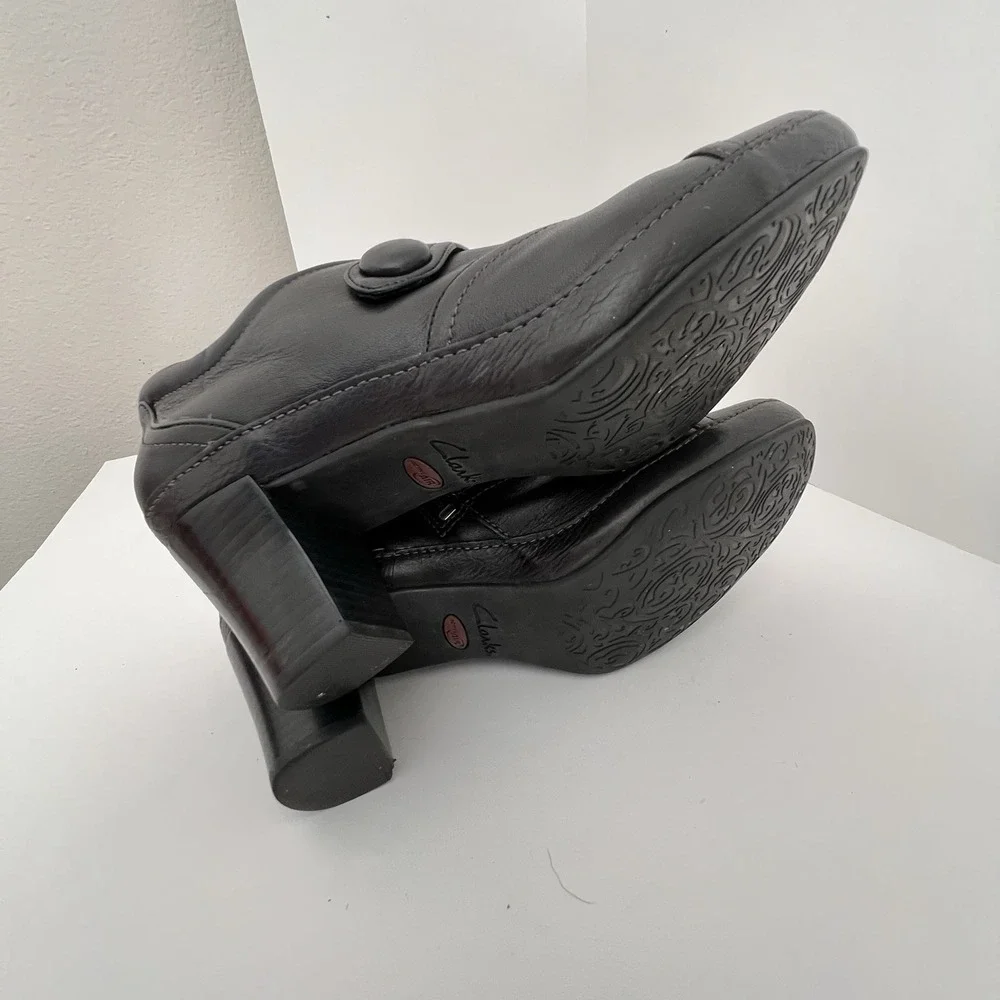 Clarks Artisan Active Air Women's Black Leather Booties Side Zip Size 9.5